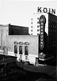 1939. Paramount Theatre showing Irving Berlin's Second Fiddle and The Lady and The Mob. Portland, Oregon. (33454897036)