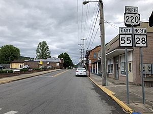 2019-05-14 10 06 51 View north along U.S. Route 220 and West Virginia State Route 28 and east along West Virginia State Route 55 (Virginia Avenue) just east of Main Street in Petersburg, Grant County, West Virginia