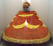 Capa de príncipe hawaiano (M. América Inv.13021) 01