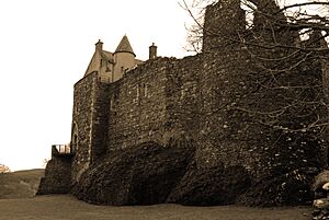 Dunstaffnage Castle (3326193566)