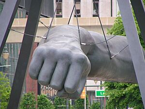 Fist of a Champion – Detroit's Monument to Joe Louis - panoramio