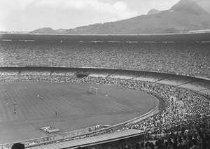 Jogo no Estádio do Maracanã, antes da Copa do Mundo de 1950