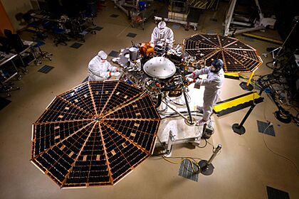 PIA19664-MarsInSightLander-Assembly-20150430.jpg