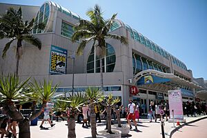 San Diego Comic Con 2019 (48344445402)
