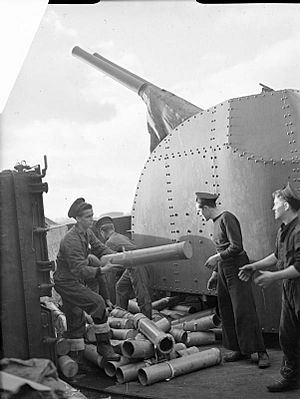 The Royal Navy during the Second World War HMS Glasgow 4-inch AA gun crew A 21143