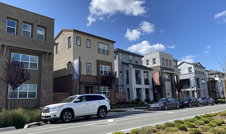 Townhomes near Eastridge in Evergreen, SJ 6 (cropped)