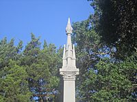 Upper part of Edmund Davis monument IMG 6171