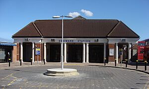 Edgware tube station 044 (cropped)