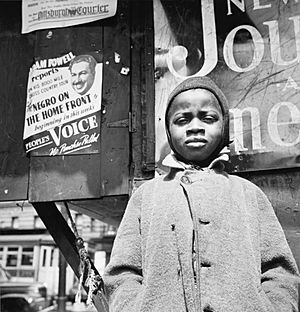 Harlem-newsboy-May-1943.jpg