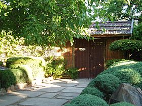 Himeji Gardens gate