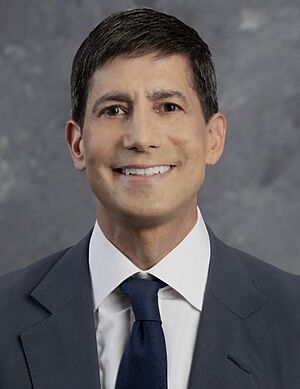 Official portrait of Kevin M. Warsh (cropped)2.jpg