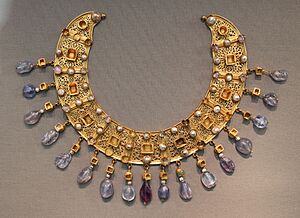 Officina costantinopolitana, tesoro di asyut (egitto), V-VI sec ca. 01 collier