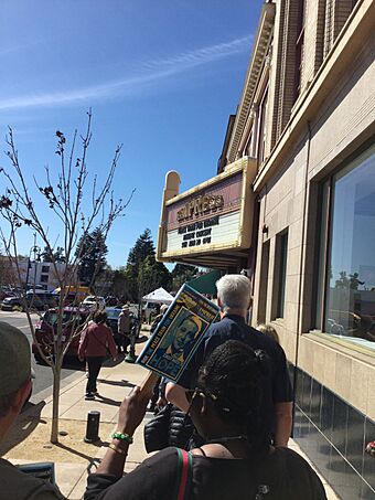 People line up for a Ukraine benefit concert at the Empress Theatre in Vallejo.jpg