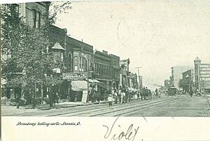 PostcardLorainOHBroadwayLookingNorth1908