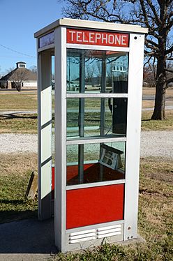 Prairie Grove Airlight Outdoor Telephone Booth 5 of 5