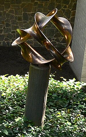 (1)Seidler house sculpture