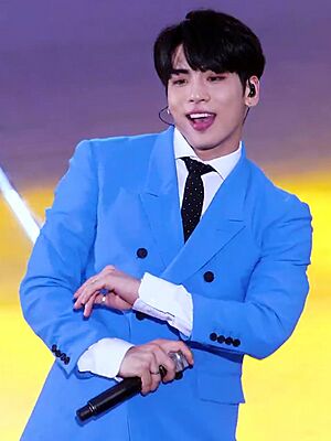 20170708 SMTOWN LIVE - 종현 '데자부' 4K 직캠.jpg