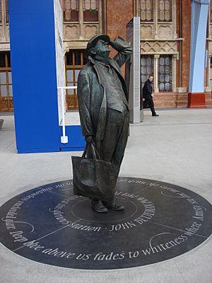 Betjeman Statue St Pancras Station