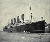 EB1911 Ship, Cunard Liner, Mauretania, with Turbinia alongside