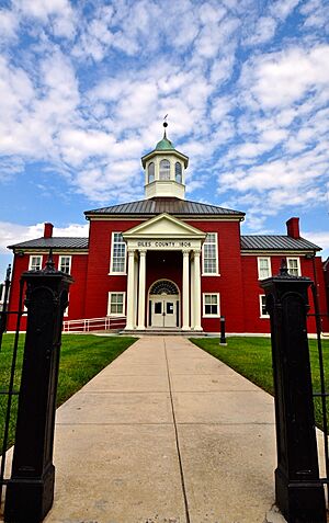 Giles County Courthouse - Front View