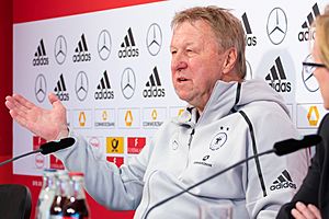 Horst Hrubesch auf der Pressekonferenz nach dem Spiel Deutschland vs. Tschechien (WM-Qualifikation) am 7. April 2018