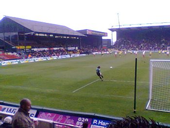 Julián Speroni goal kick v Watford 2008