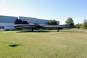 Lockheed SR-71 Blackbird 01.jpg