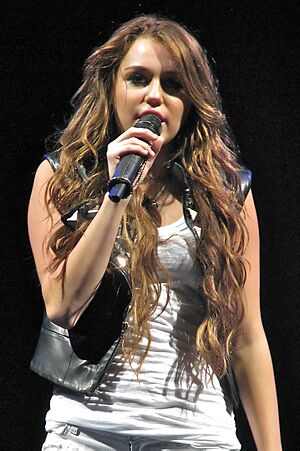 Miley Cyrus - Wonder World Tour 5 cropped