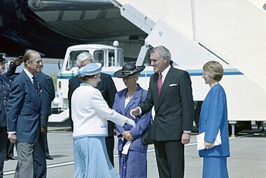 Sir Geoffrey Palmer, Prime Minister of New Zealand, greets Elizabeth II, Queen of New Zealand, at Auckland International Airport, 1990