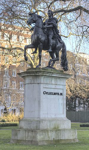 Statue of William III, St James Square.jpg