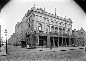 Theatre Royal, Hawkins Street, Dublin (26237303981)