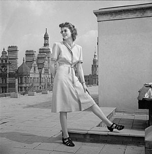 Utility Clothes- Fashion Restrictions in Wartime Britain, 1943 D14837