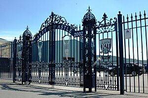 Astle gates 02 (4748142515)