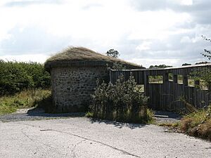 Bird Hide at Nosterfield Reserve - geograph.org.uk - 567182