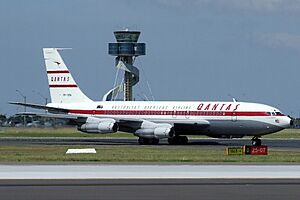 Boeing 707 Qantas (VH-XBA)
