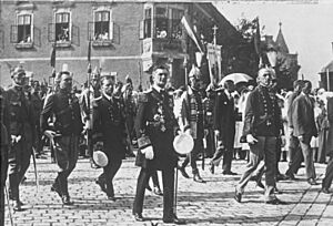 Bundesarchiv Bild 102-12190, Budapest, Prozession zum Nationalfeiertag