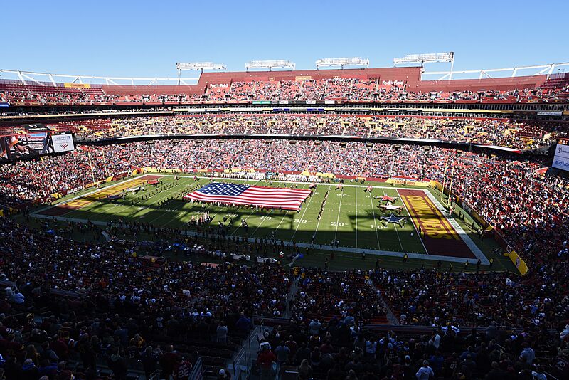 Commanders vs Giants (53345178211)