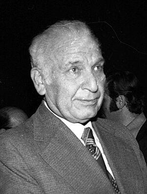 Ephraim Katzir visited the Tel Aviv Wax Museum (cropped)