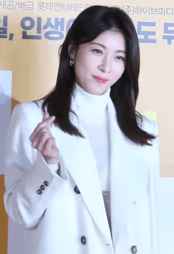 Ha posing for the press at Switch VIP premiere in January 2023