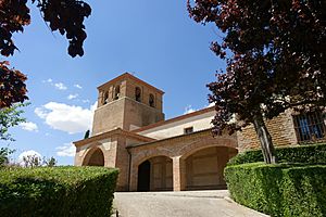Iglesia de Santiago Apóstol, Villanueva del Rebollar 02.jpg