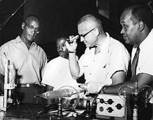 Julius Taylor in lab with colleagues.jpg