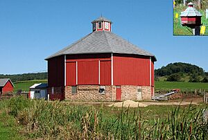 Octagon barn and owner's mailbox near Plain, Wisconsin