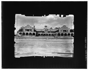 SOUTH FACADE FROM SANTA FE RAILROAD TRACKS-LEVEL VIEW Copy photograph of photogrammetric plate LC-HABS-GS05-B-1976-501L. - Castaneda Hotel, Railroad Avenue, Las Vegas, San Miguel HABS NM,24-LAVEG,2-1