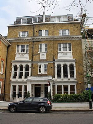 St Johns House, Kensington Square (geograph 3339076)