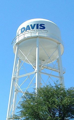 Water Tower, UC Davis(cropped)