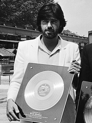 Will Hoebee met gouden platen, 1979, Bestanddeelnr 930-3348 (cropped).jpg
