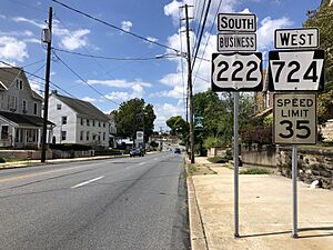 2022-08-23 13 31 31 View south along U.S. Route 222 Business and west along Pennsylvania State Route 724 (Lancaster Avenue) at Wyomissing Avenue in Shillington, Berks County, Pennsylvania