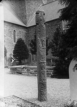 An old cross in Llanbadarn Fawr (Cer) churchyard NLW3362993