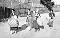 Bundesarchiv Bild 101I-138-1091-06A, Russland, Mogilew, jüdische Frauen auf Dorfstraße