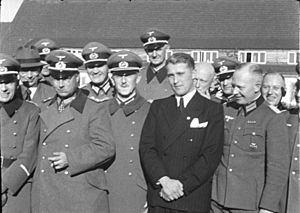 Bundesarchiv Bild 146-1978-Anh.024-03, Peenemünde, Dornberger, Olbricht, Brandt, v. Braun